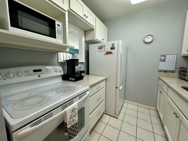 1001 NE 8th Avenue 102, Delray Beach, FL 33483