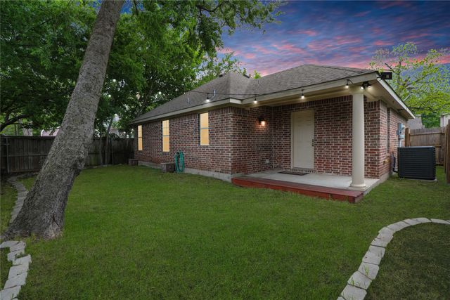 1006 Hall Street, Mckinney, TX 75069