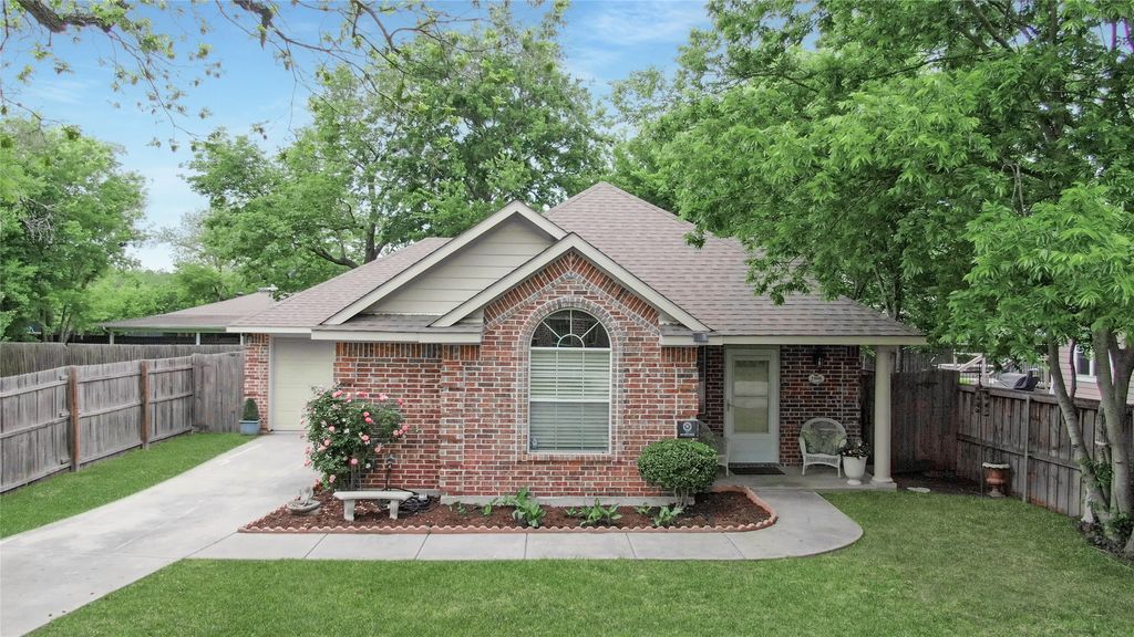 1006 Hall Street, Mckinney, TX 75069
