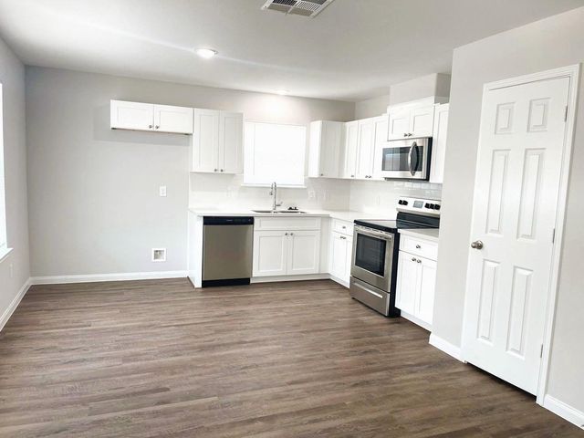 350 Road 5105, Cleveland, TX 77327