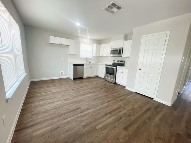 350 Road 5105, Cleveland, TX 77327