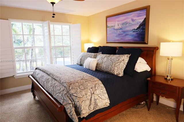 7802 N 155th Pl N, Palm Beach Gardens, FL 33418