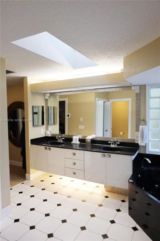 7802 N 155th Pl N, Palm Beach Gardens, FL 33418