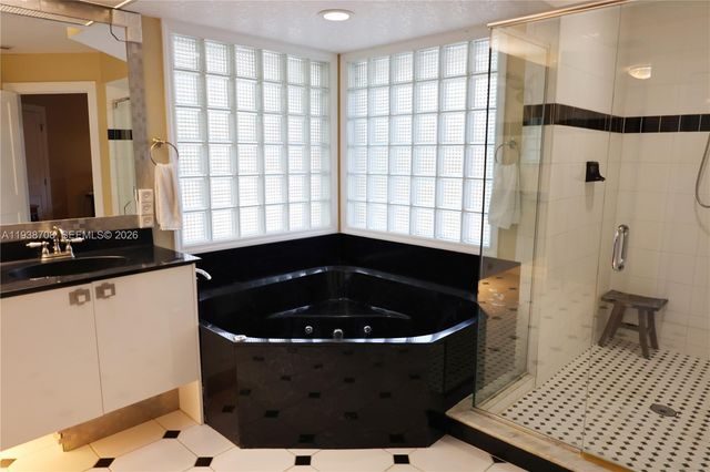 7802 N 155th Pl N, Palm Beach Gardens, FL 33418