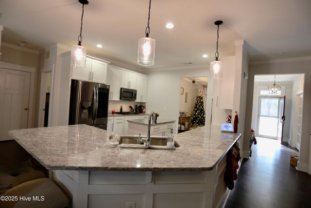 930 Winds Way, Aberdeen, NC 28315