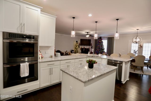 930 Winds Way, Aberdeen, NC 28315