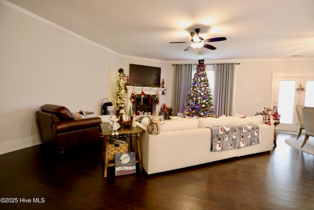 930 Winds Way, Aberdeen, NC 28315