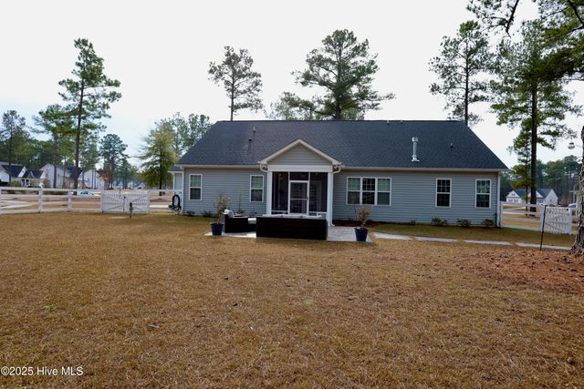 930 Winds Way, Aberdeen, NC 28315