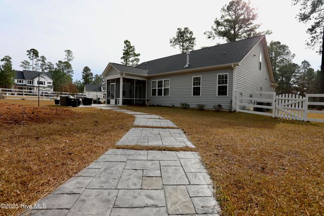 930 Winds Way, Aberdeen, NC 28315