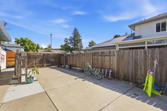 8510 Diamond Oak Way, Elk Grove, CA 95624