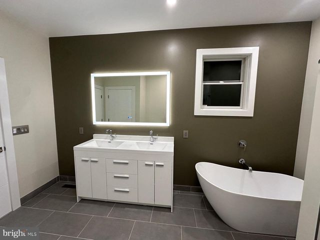 1016-B PENN ST, Reading, PA 19602