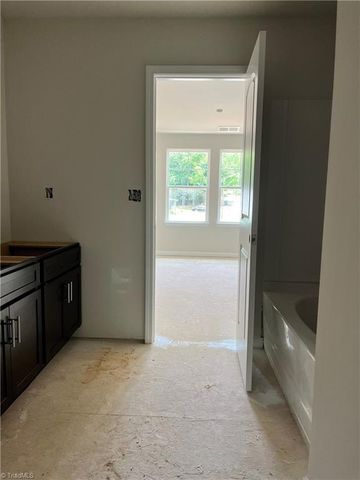 100 Longview Street, Lexington, NC 27295