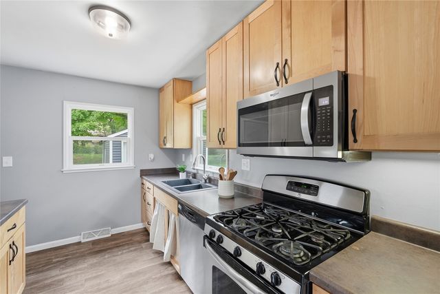 654 S Lucas Street, Iowa City, IA 52240