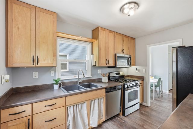 654 S Lucas Street, Iowa City, IA 52240
