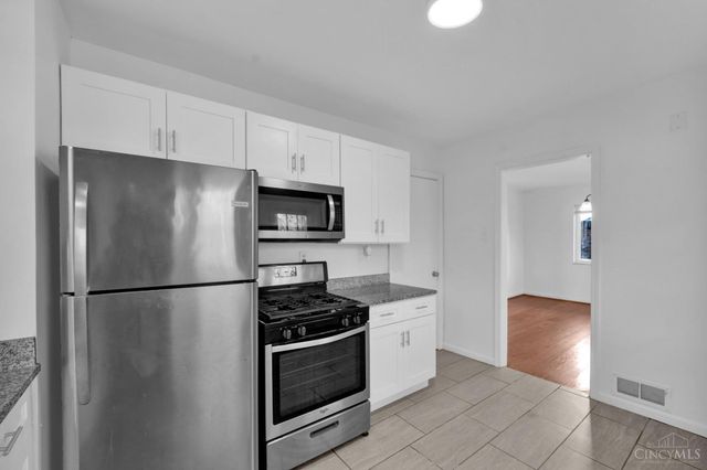 2518 Homestead Place, Cincinnati, OH 45211