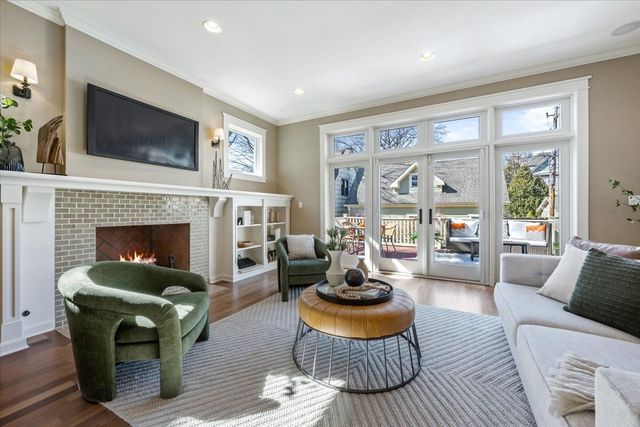 1218 Elmwood Avenue, Evanston, IL 60202