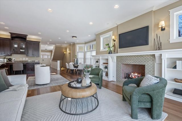 1218 Elmwood Avenue, Evanston, IL 60202