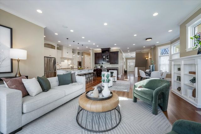 1218 Elmwood Avenue, Evanston, IL 60202