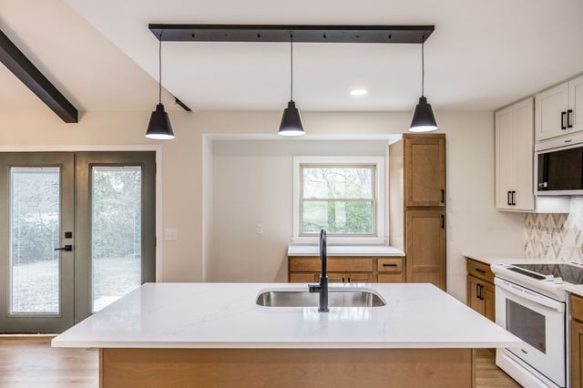 318 Donna Dr, Hendersonville, TN 37075