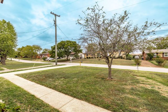 318 Donna Dr, Hendersonville, TN 37075