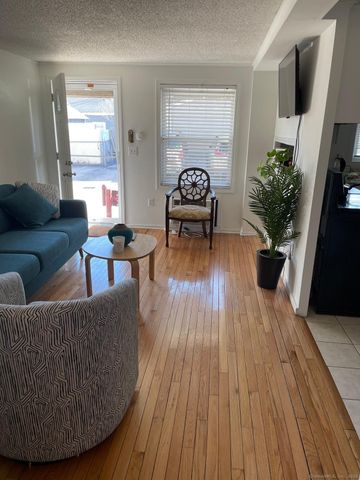 22 Leslie Street 3, Stamford, CT 06902