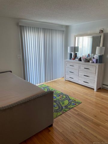 22 Leslie Street 3, Stamford, CT 06902