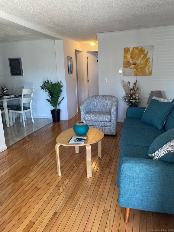 22 Leslie Street 3, Stamford, CT 06902