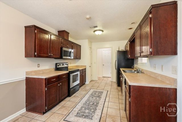 194 Julie Lane, Midway, GA 31320