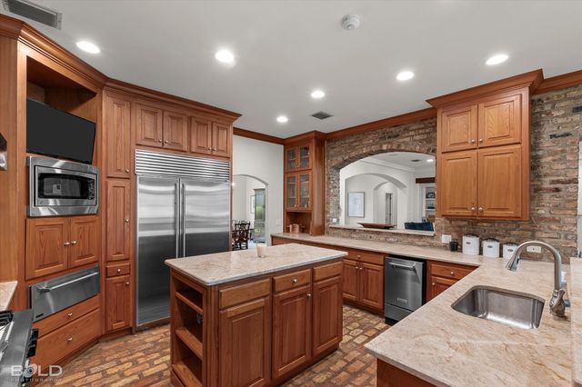 1034 N Pointe Circle, Shreveport, LA 71106