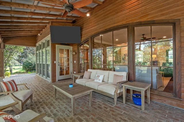 1034 N Pointe Circle, Shreveport, LA 71106
