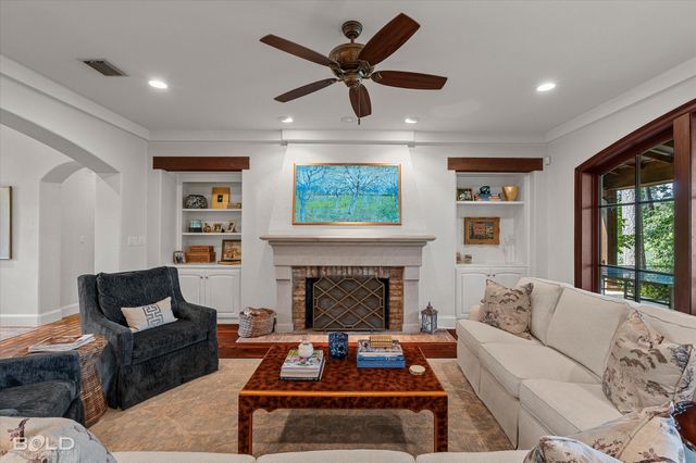 1034 N Pointe Circle, Shreveport, LA 71106