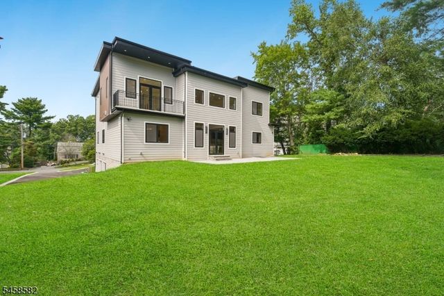 30 Winthrop Rd, Millburn Twp., NJ 07078