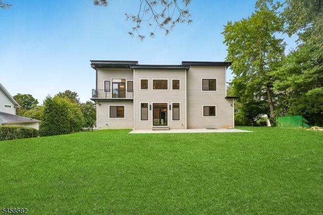 30 Winthrop Rd, Millburn Twp., NJ 07078