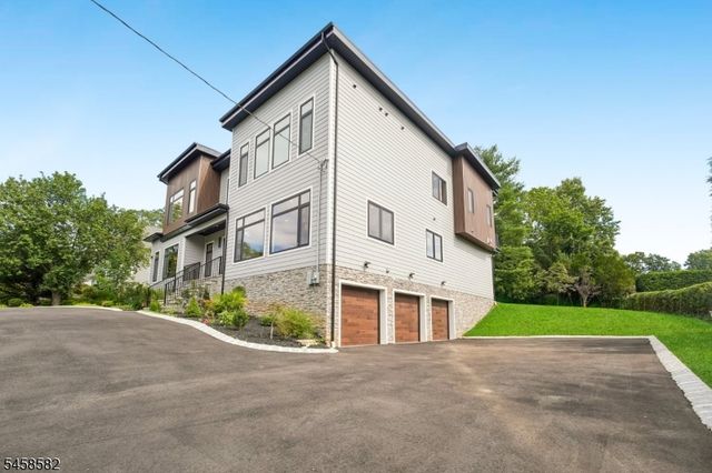 30 Winthrop Rd, Millburn Twp., NJ 07078