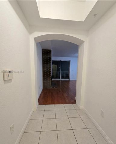 8936 W Flagler St 204, Miami, FL 33174