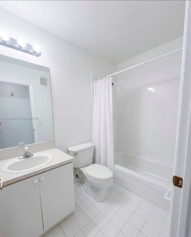8936 W Flagler St 204, Miami, FL 33174