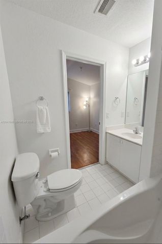 8936 W Flagler St 204, Miami, FL 33174