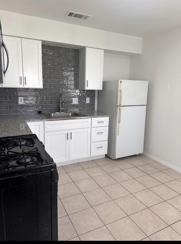 6910 Circle S RD B, Austin, TX 78745