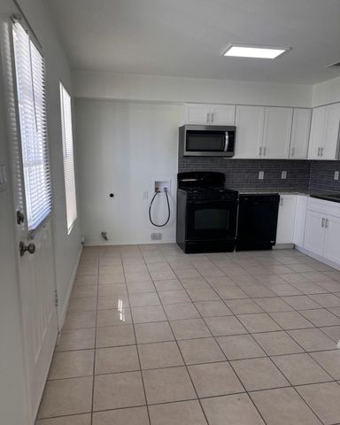 6910 Circle S RD B, Austin, TX 78745