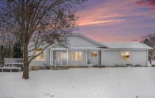 229 Aberdeen Court, Flushing, MI 48433