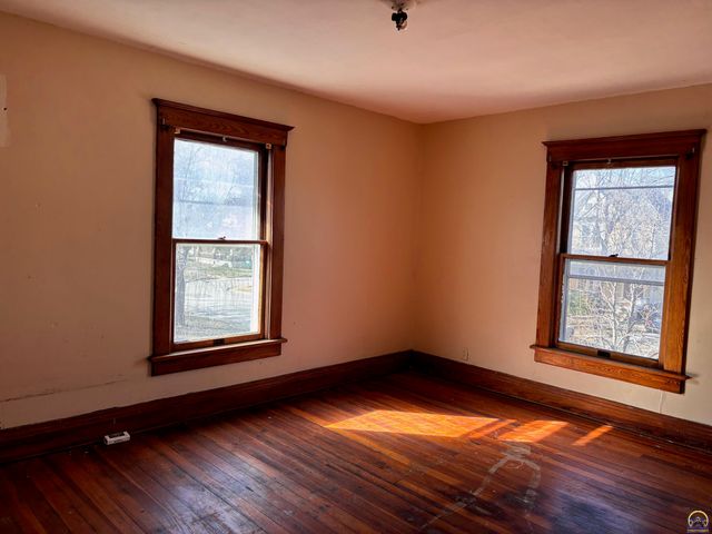 712 Neosho St, Emporia, KS 66801