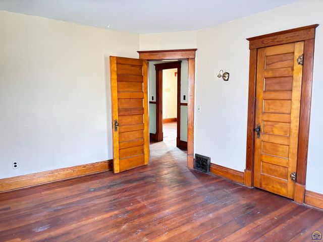 712 Neosho St, Emporia, KS 66801