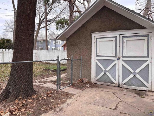 712 Neosho St, Emporia, KS 66801