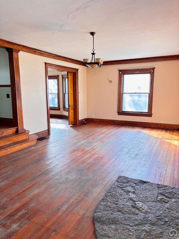 712 Neosho St, Emporia, KS 66801