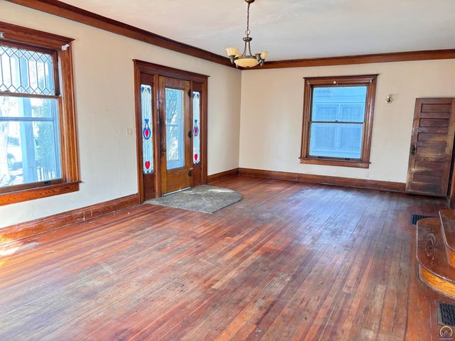 712 Neosho St, Emporia, KS 66801