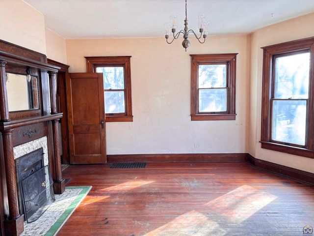 712 Neosho St, Emporia, KS 66801