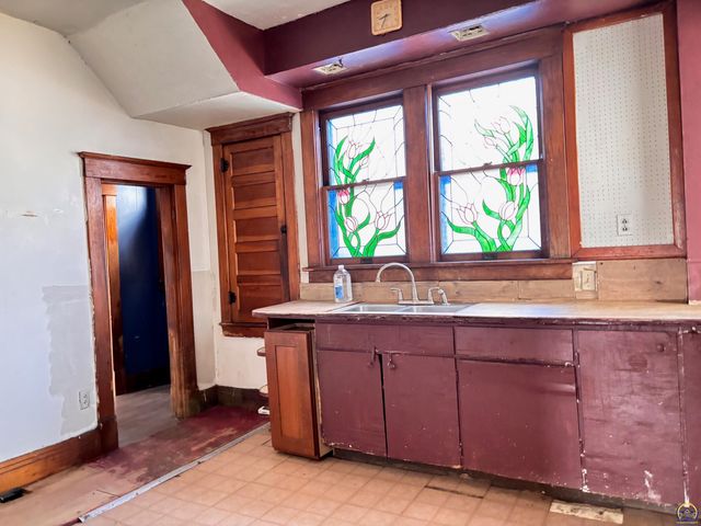 712 Neosho St, Emporia, KS 66801