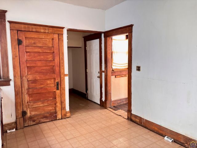 712 Neosho St, Emporia, KS 66801