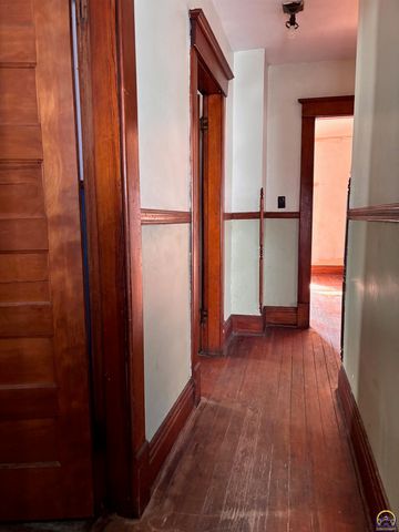 712 Neosho St, Emporia, KS 66801