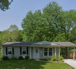 5249 Ville Rosa Lane, Hazelwood, MO 63042